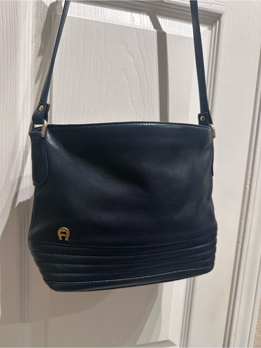 Etienne Aigner Vintage Navy Blue Leather Shoulder Bag - Picture 2 of 9